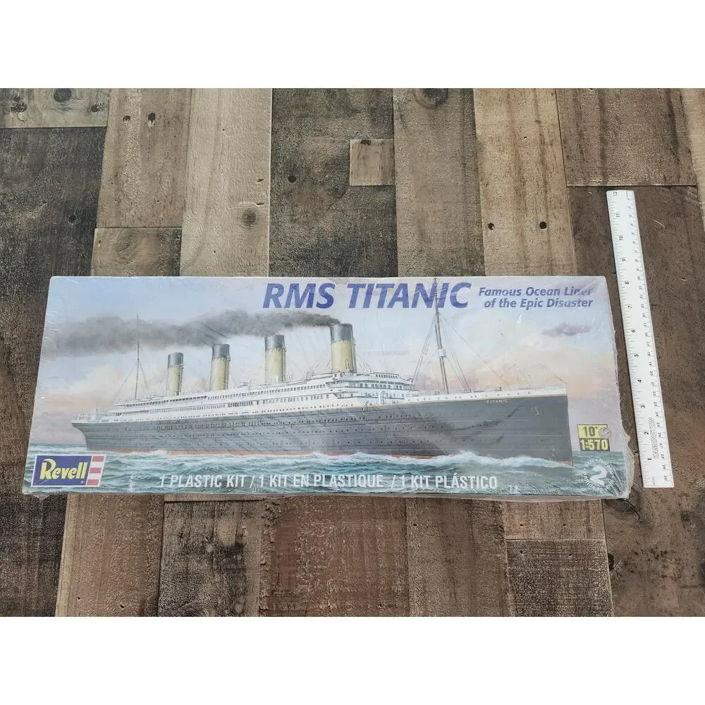 Revell RMS Titanic 1:570 Scale Model Kit Sealed Box Damaged NIB